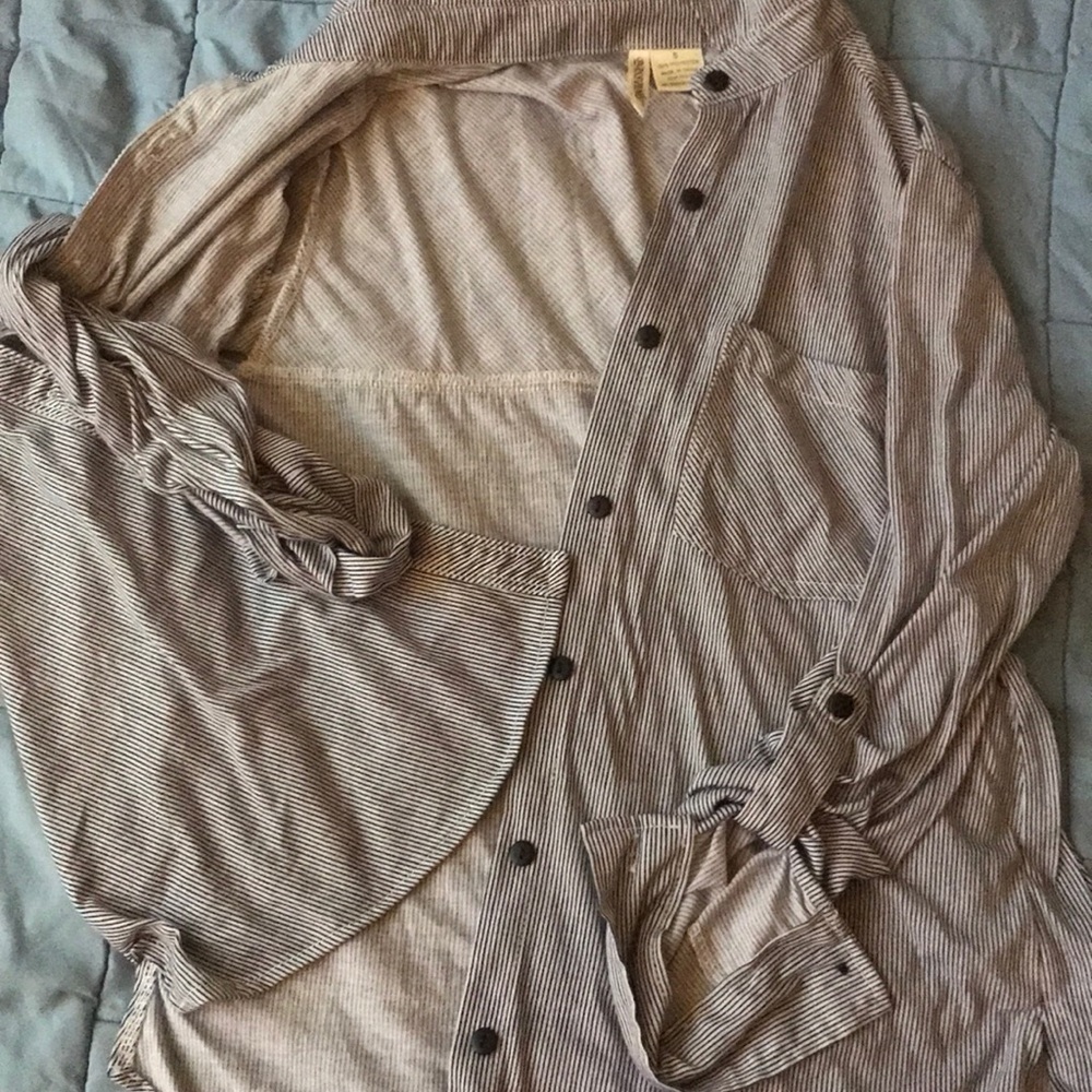 striped button down shirt 🕊